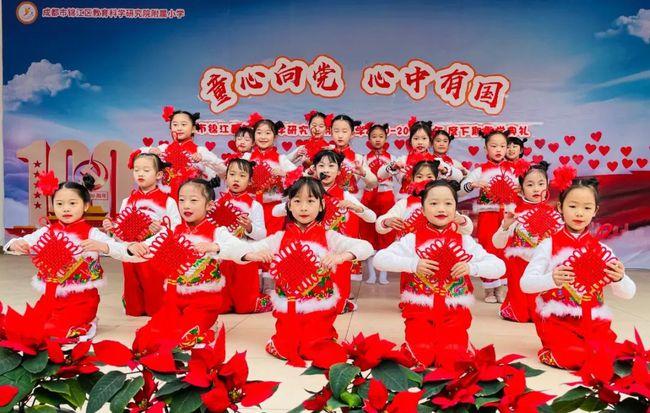 学历一再贬值，普通人该如何应对学历贬值？游戏画面