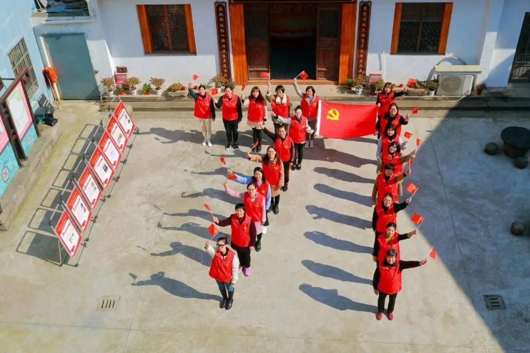 我爷爷在我小学毕业的时候去世了我在想是不是我不小学毕业我爷爷就会回来了我想我爷爷了哎？